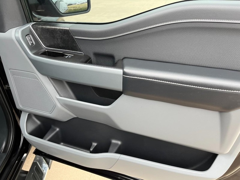 Ford F-150 Vehicle Full-screen Gallery Image 19