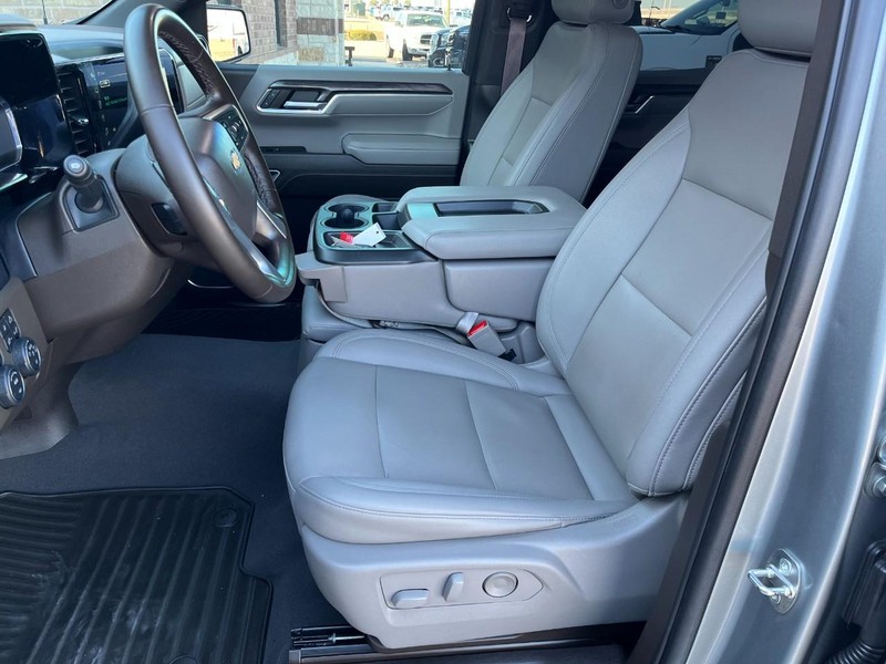 Chevrolet Silverado 1500 Vehicle Full-screen Gallery Image 14