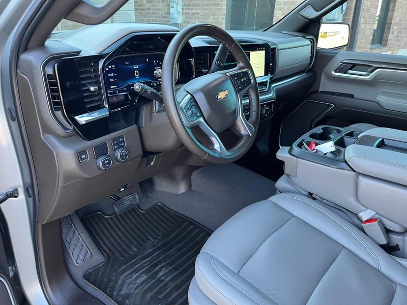 Chevrolet Silverado 1500 Vehicle Full-screen Gallery Image 15