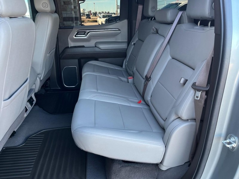 Chevrolet Silverado 1500 Vehicle Full-screen Gallery Image 16