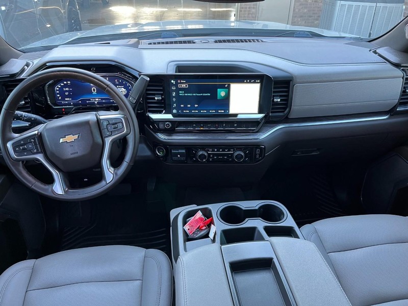 Chevrolet Silverado 1500 Vehicle Full-screen Gallery Image 17