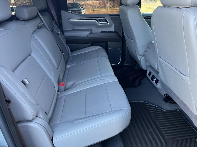 Chevrolet Silverado 1500 Vehicle Full-screen Gallery Image 20