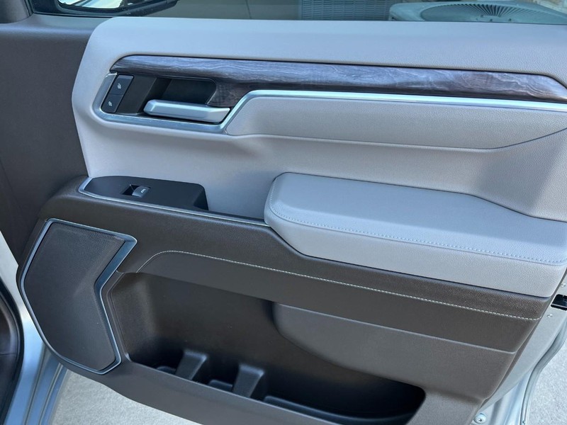 Chevrolet Silverado 1500 Vehicle Full-screen Gallery Image 21