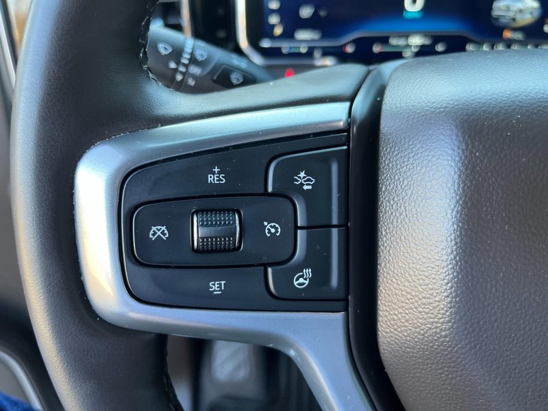 Chevrolet Silverado 1500 Vehicle Full-screen Gallery Image 24