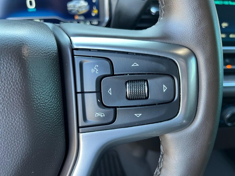 Chevrolet Silverado 1500 Vehicle Full-screen Gallery Image 25