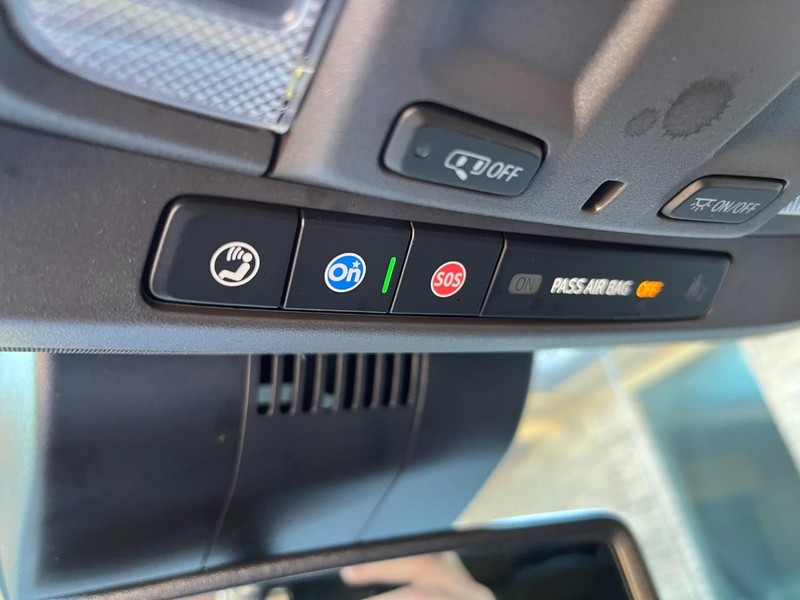 Chevrolet Silverado 1500 Vehicle Full-screen Gallery Image 30