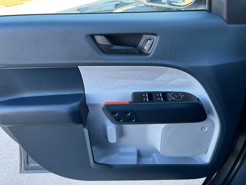 Ford Maverick Vehicle Full-screen Gallery Image 12