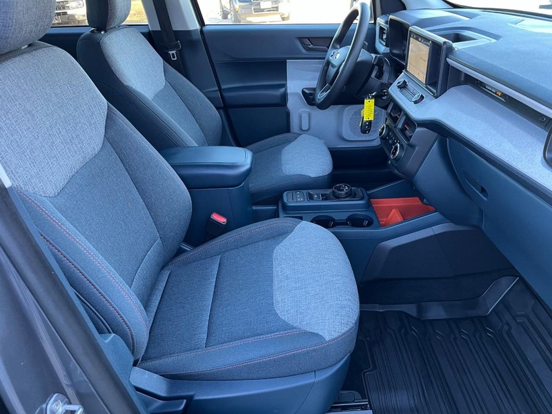 Ford Maverick Vehicle Full-screen Gallery Image 21