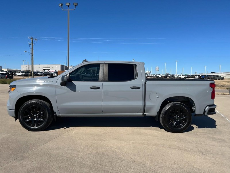 Chevrolet Silverado 1500 Vehicle Full-screen Gallery Image 3