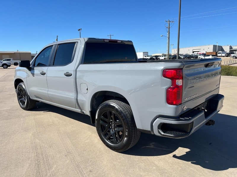 Chevrolet Silverado 1500 Vehicle Full-screen Gallery Image 4