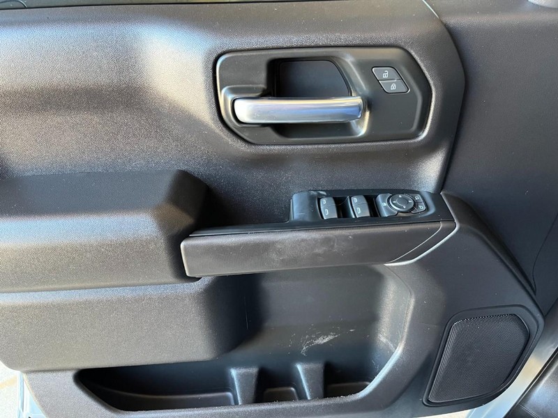 Chevrolet Silverado 1500 Vehicle Full-screen Gallery Image 12