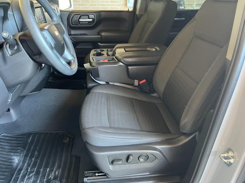 Chevrolet Silverado 1500 Vehicle Full-screen Gallery Image 13