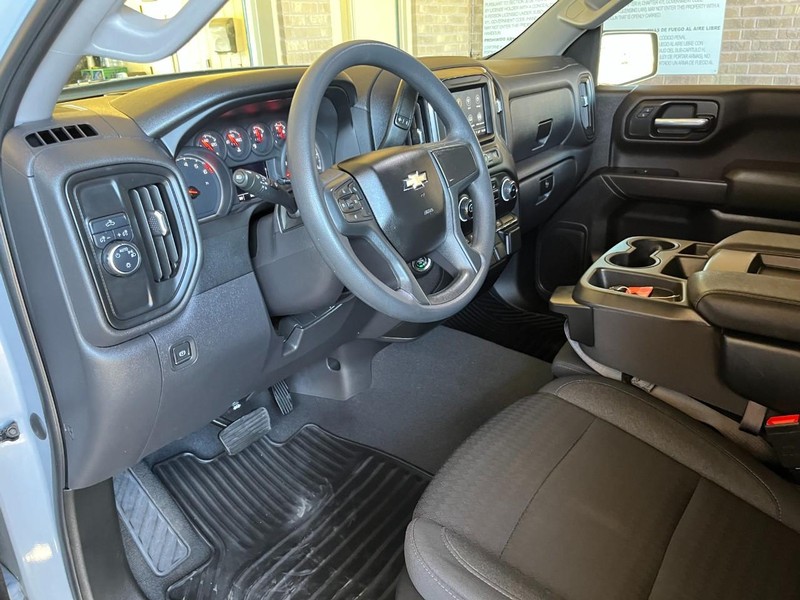 Chevrolet Silverado 1500 Vehicle Full-screen Gallery Image 14