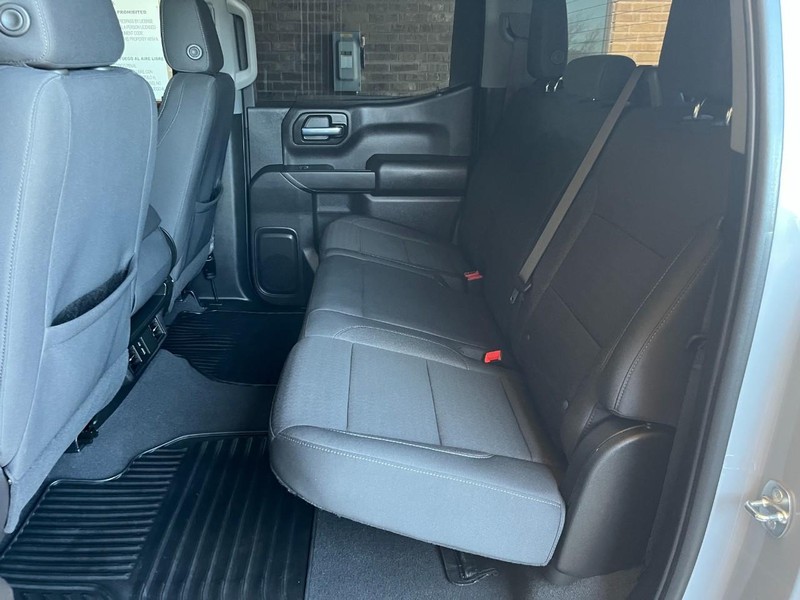 Chevrolet Silverado 1500 Vehicle Full-screen Gallery Image 15