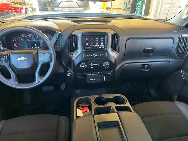 Chevrolet Silverado 1500 Vehicle Full-screen Gallery Image 16