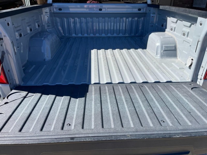 Chevrolet Silverado 1500 Vehicle Full-screen Gallery Image 18