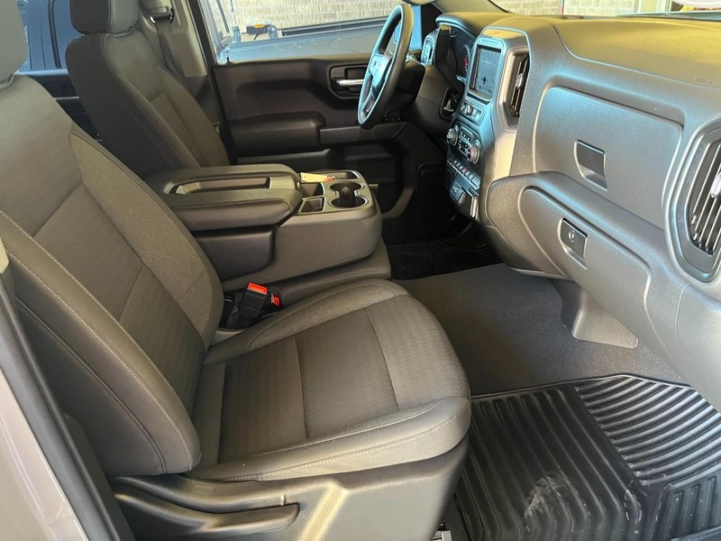 Chevrolet Silverado 1500 Vehicle Full-screen Gallery Image 21