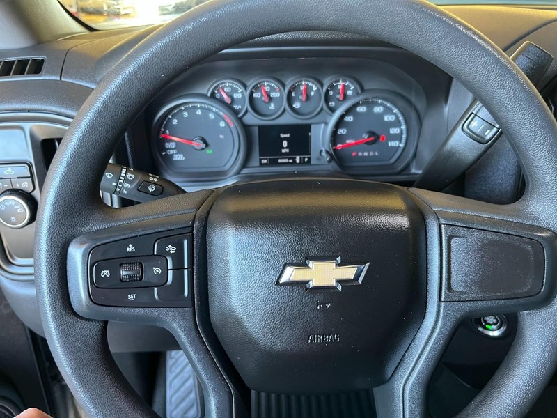 Chevrolet Silverado 1500 Vehicle Full-screen Gallery Image 22