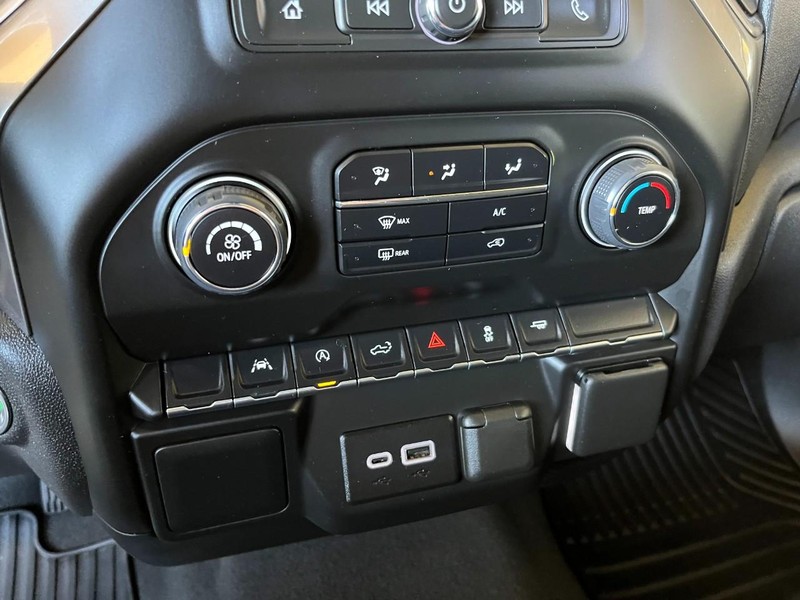 Chevrolet Silverado 1500 Vehicle Full-screen Gallery Image 23