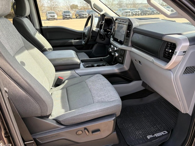 Ford F-150 Vehicle Full-screen Gallery Image 18