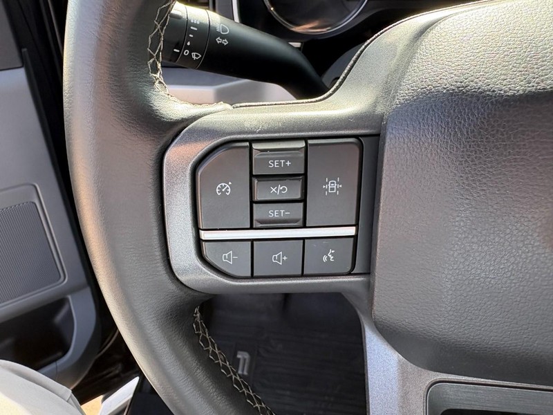 Ford F-150 Vehicle Full-screen Gallery Image 22