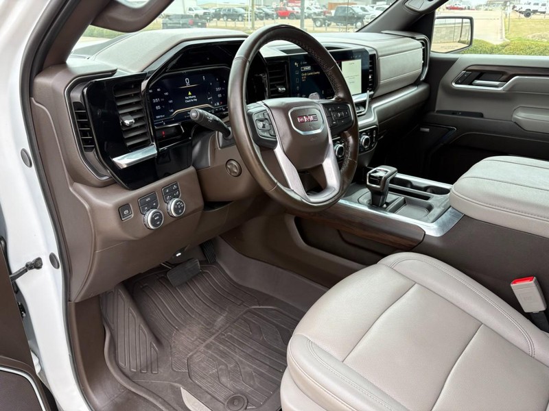 GMC Sierra 1500 Vehicle Full-screen Gallery Image 13