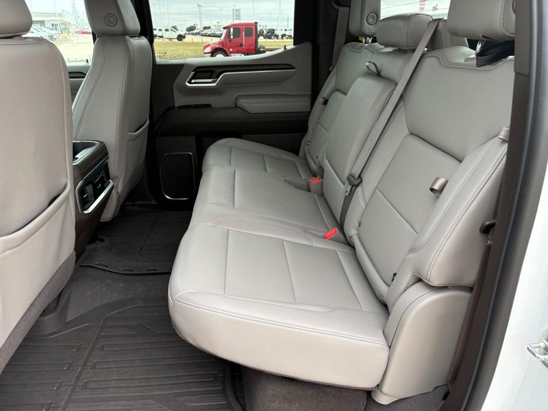 GMC Sierra 1500 Vehicle Full-screen Gallery Image 17