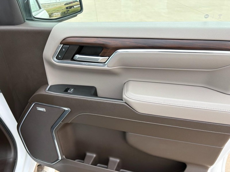 GMC Sierra 1500 Vehicle Full-screen Gallery Image 23