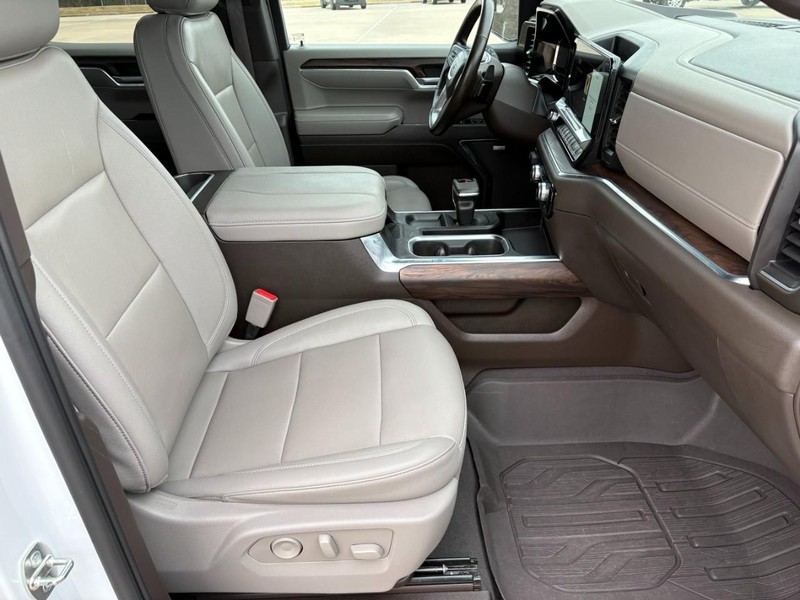 GMC Sierra 1500 Vehicle Full-screen Gallery Image 24