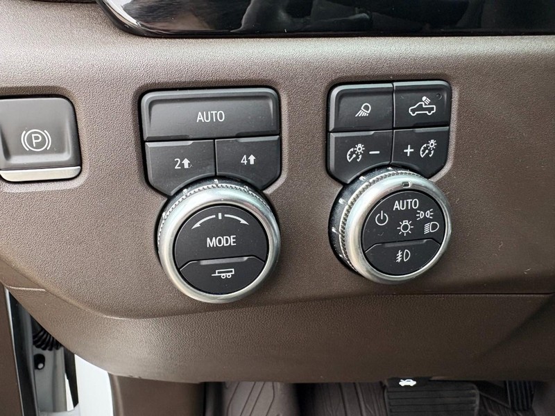 GMC Sierra 1500 Vehicle Full-screen Gallery Image 28