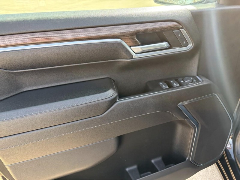 Chevrolet Silverado 1500 Vehicle Full-screen Gallery Image 14