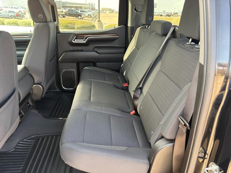 Chevrolet Silverado 1500 Vehicle Full-screen Gallery Image 16