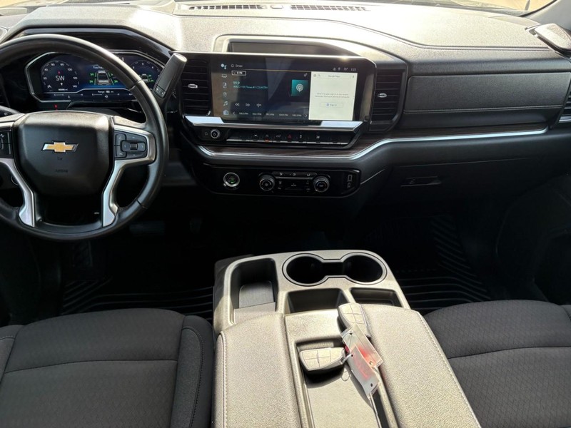 Chevrolet Silverado 1500 Vehicle Full-screen Gallery Image 17