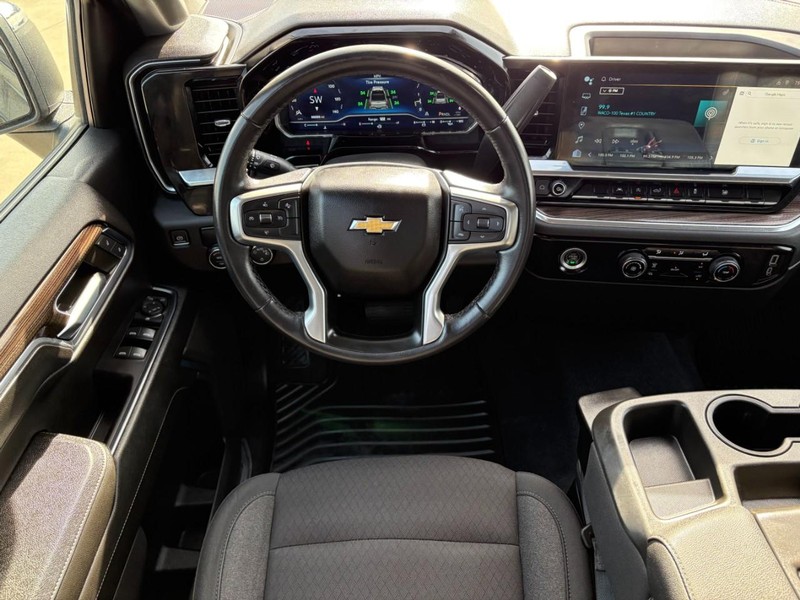 Chevrolet Silverado 1500 Vehicle Full-screen Gallery Image 18