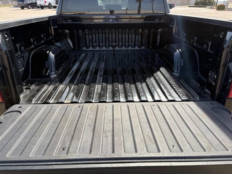 Chevrolet Silverado 1500 Vehicle Full-screen Gallery Image 19