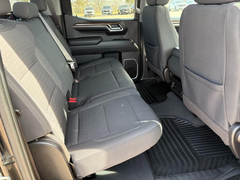 Chevrolet Silverado 1500 Vehicle Full-screen Gallery Image 20