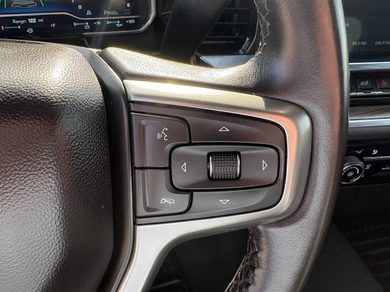 Chevrolet Silverado 1500 Vehicle Full-screen Gallery Image 25