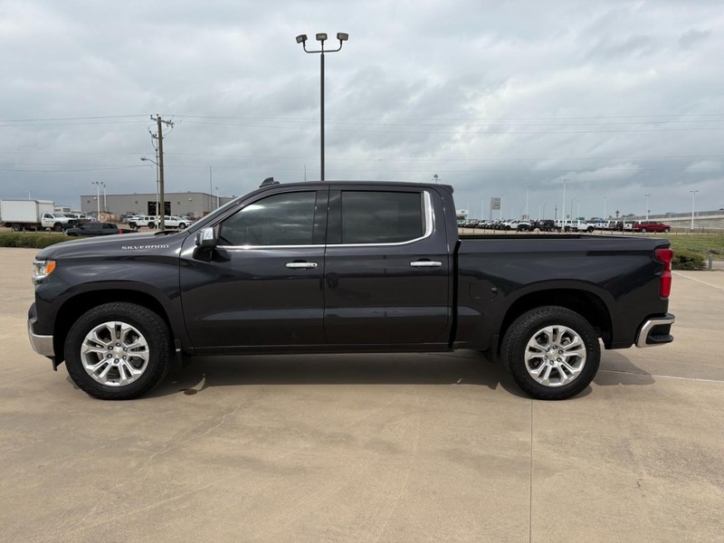 Chevrolet Silverado 1500 Vehicle Full-screen Gallery Image 3