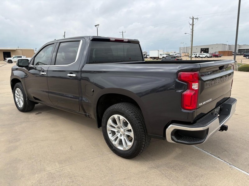 Chevrolet Silverado 1500 Vehicle Full-screen Gallery Image 4