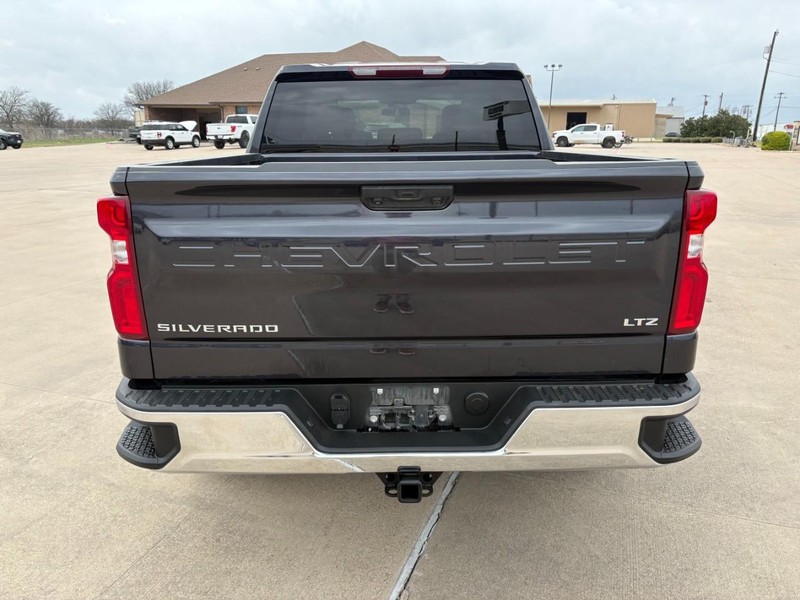 Chevrolet Silverado 1500 Vehicle Full-screen Gallery Image 5