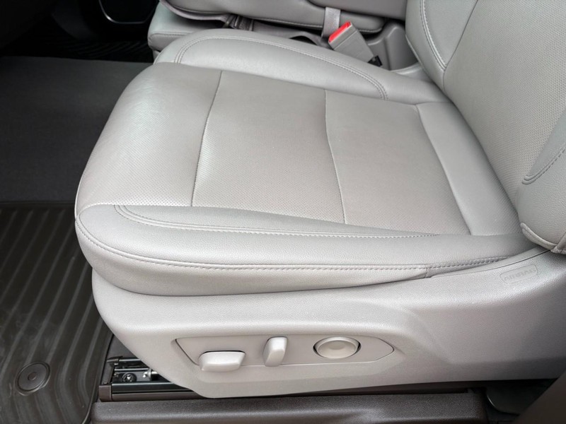 Chevrolet Silverado 1500 Vehicle Full-screen Gallery Image 14