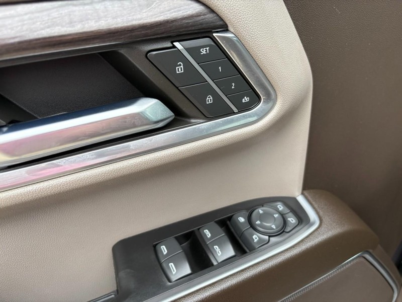 Chevrolet Silverado 1500 Vehicle Full-screen Gallery Image 17