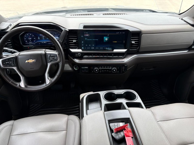 Chevrolet Silverado 1500 Vehicle Full-screen Gallery Image 19