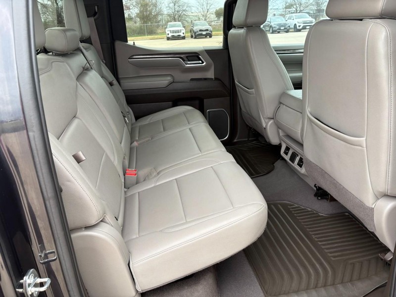 Chevrolet Silverado 1500 Vehicle Full-screen Gallery Image 21