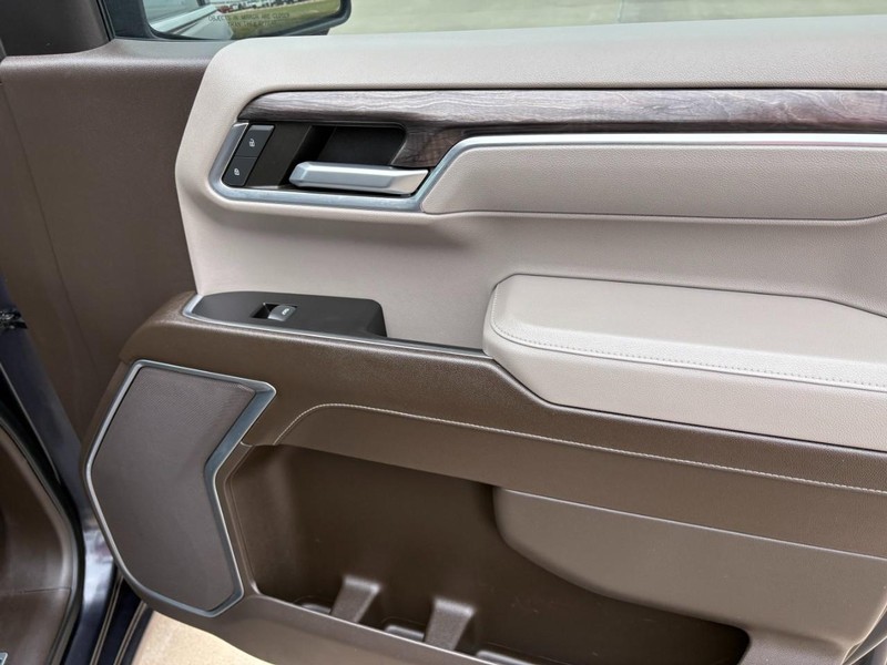 Chevrolet Silverado 1500 Vehicle Full-screen Gallery Image 22