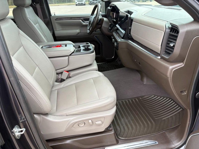 Chevrolet Silverado 1500 Vehicle Full-screen Gallery Image 23