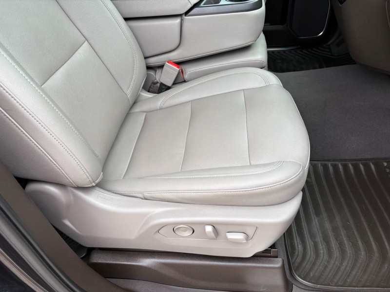 Chevrolet Silverado 1500 Vehicle Full-screen Gallery Image 24