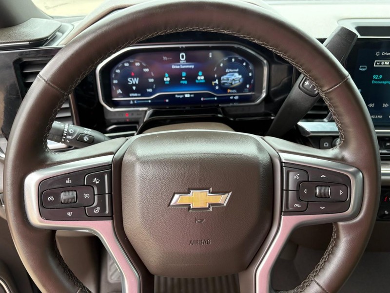 Chevrolet Silverado 1500 Vehicle Full-screen Gallery Image 25