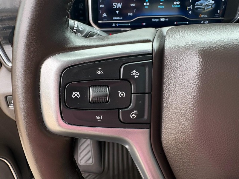 Chevrolet Silverado 1500 Vehicle Full-screen Gallery Image 26