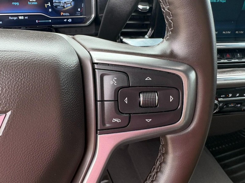 Chevrolet Silverado 1500 Vehicle Full-screen Gallery Image 27